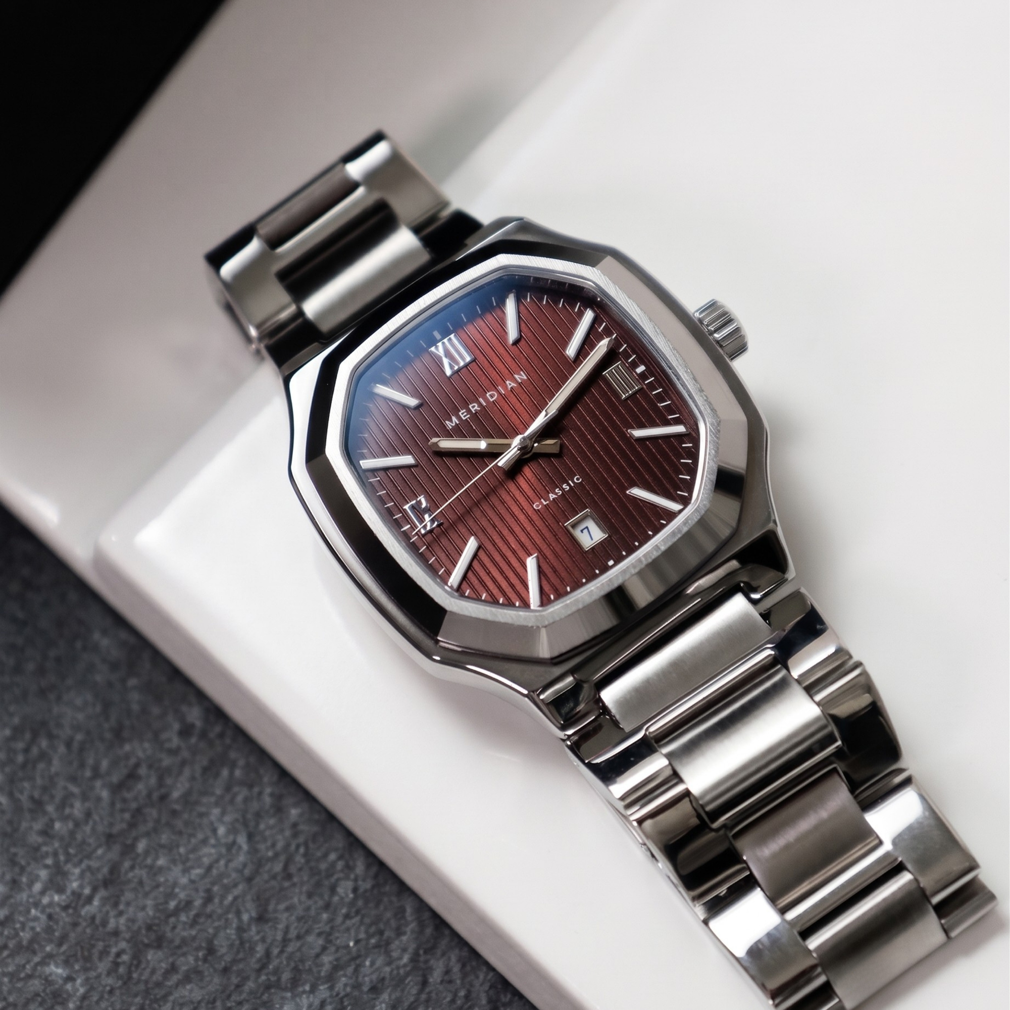 Classic // Silver & Red